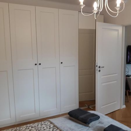 2 Bedroom City Center Apartment カトヴィツェ エクステリア 写真