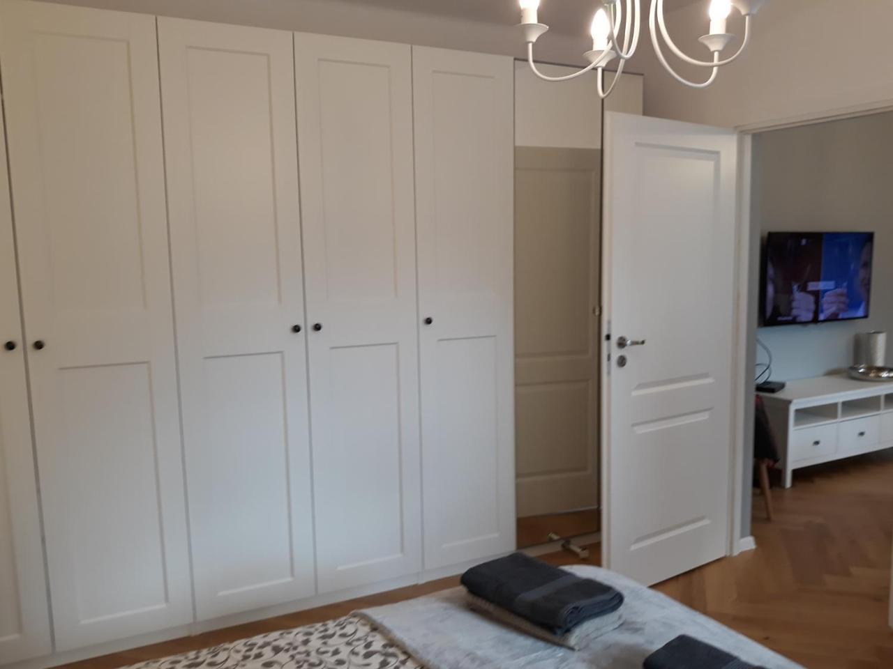 2 Bedroom City Center Apartment カトヴィツェ エクステリア 写真