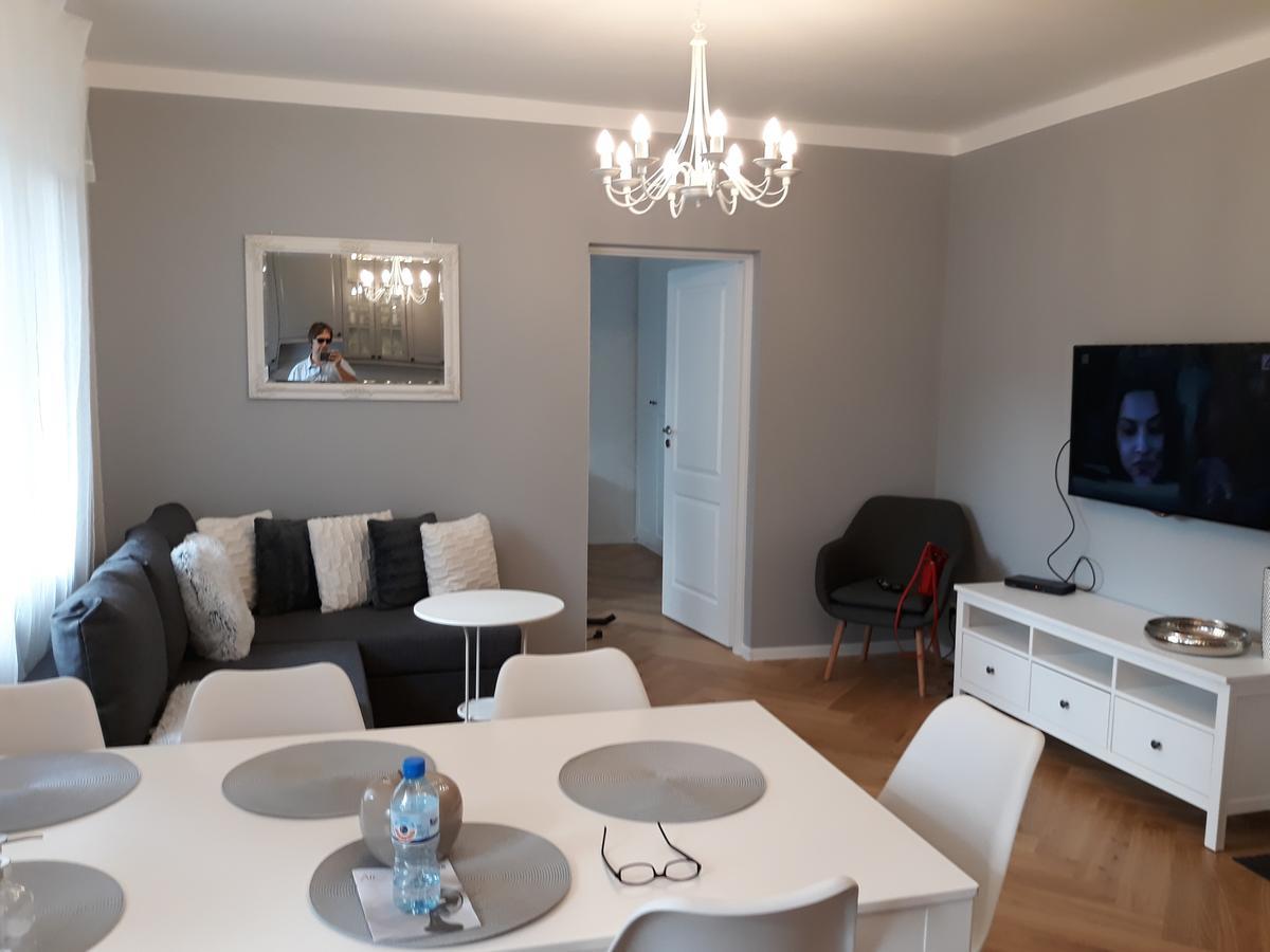 2 Bedroom City Center Apartment カトヴィツェ エクステリア 写真
