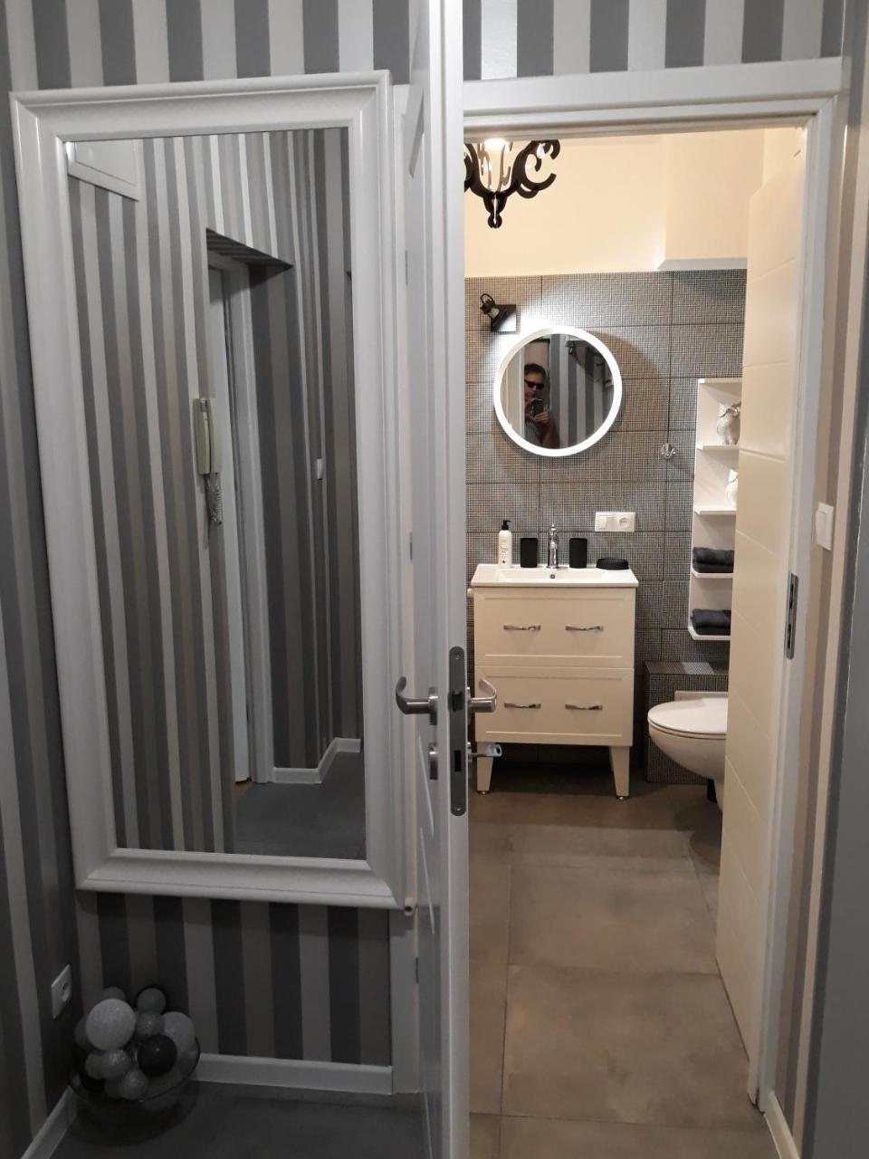 2 Bedroom City Center Apartment カトヴィツェ エクステリア 写真