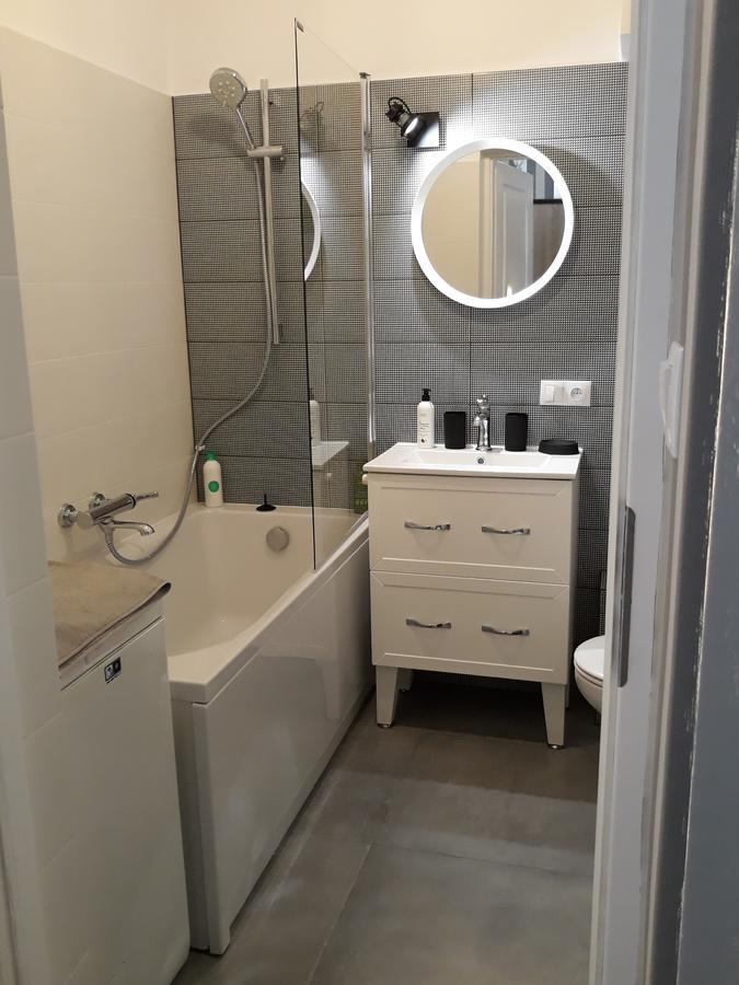 2 Bedroom City Center Apartment カトヴィツェ エクステリア 写真