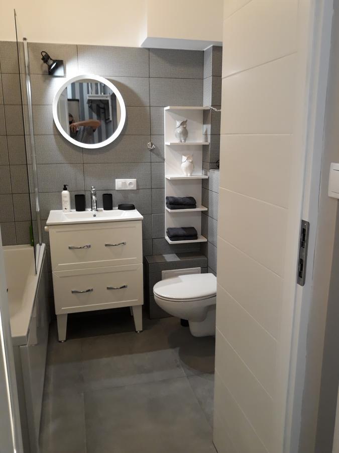 2 Bedroom City Center Apartment カトヴィツェ エクステリア 写真